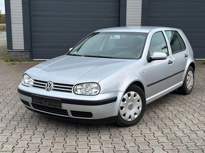 Silber Gebraucht 2002 VW Golf Limousine | 800 €