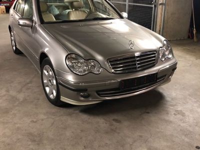 Gebraucht Mercedes C200 Elegance 163 PS (119 kW) 2006 Gold Limousine