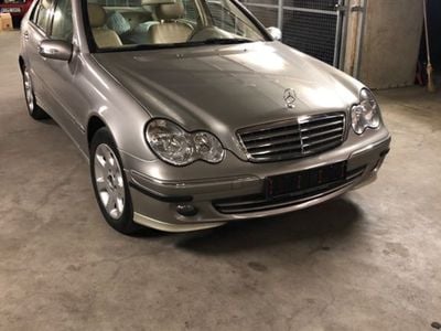 Gold Gebraucht 2006 Mercedes C200 Elegance Limousine | 7.300 € (Teuer)