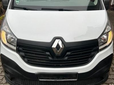 Weiß Gebraucht 2016 Renault Traffic Van / Kleinbus | 10.900 €