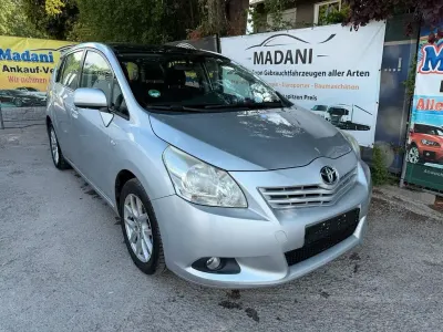 Gebraucht Toyota Verso Life 132 PS (97 kW) 2010 Silber Van / Kleinbus
