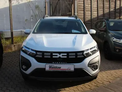 Używany Dacia Sandero Expression 91 KM (66 kW) 2024 Biały Hatchback