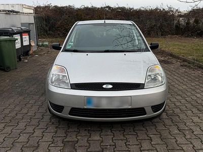 Gebraucht Ford Fiesta 70 PS (51 kW) 2005 Silber Kleinwagen