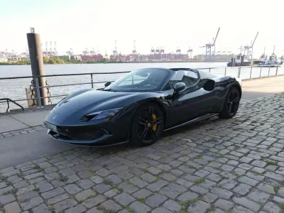 Gebraucht Ferrari 296 829 PS (609 kW) 2024 Verde zeltweg Cabrio