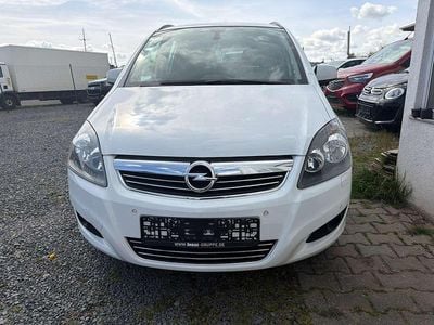 Usata Opel Zafira Family 140 CV (102 kW) 2013 Bianco Monovolume