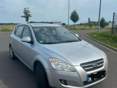 Gebraucht Kia Ceed 109 PS (80 kW) 2007 Schwarz Kleinwagen
