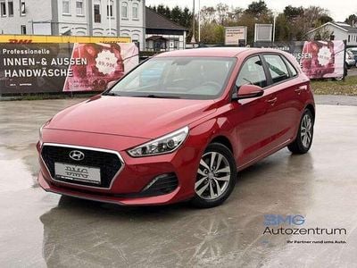Usado Hyundai i30 Select 120 HP (88 kW) 2020 Vermelho Sedan