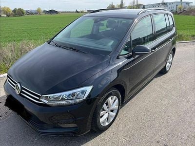 Second-hand VW Touran Comfortline 150 CP (110 kW) 2019 Negru Monovolum