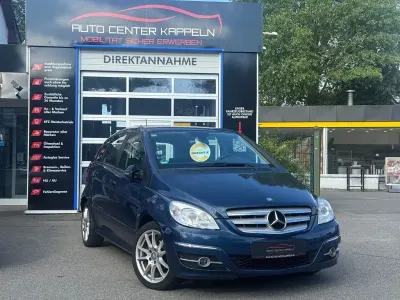 Gebraucht Mercedes B180 116 PS (85 kW) 2011 Blau Kleinwagen
