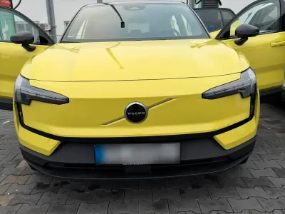 Gebraucht Volvo EX30 Plus 200 kW (272 PS) 2025 Gelb SUV
