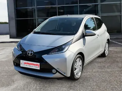 Gebraucht Toyota Aygo X-play 69 PS (50 kW) 2017 Grau Kleinwagen
