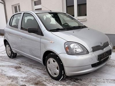 Silber Gebraucht 2002 Toyota Yaris Kleinwagen | 3.250 € (Fairer Preis)