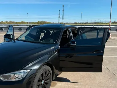 Gebraucht BMW 318 Sport Line 143 PS (105 kW) 2013 Schwarz Limousine