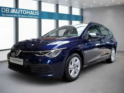 Second-hand VW Golf VIII Life 110 CP (80 kW) 2024 Albastru Break