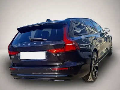 Gebraucht Volvo V60 Plus 197 PS (144 kW) 2025 Schwarz Kombi