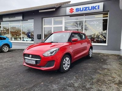 Gebraucht Suzuki Swift Club 83 PS (61 kW) 2021 Burning red pearl Kleinwagen