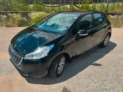 Gebraucht Peugeot 208 82 PS (60 kW) 2015 Schwarz Kleinwagen