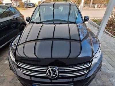 Gebraucht VW Tiguan Highline 140 PS (102 kW) 2012 Schwarz SUV