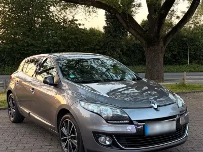 Gebraucht Renault Mégane III Bose Edition 130 PS (95 kW) 2013 Grau Kleinwagen