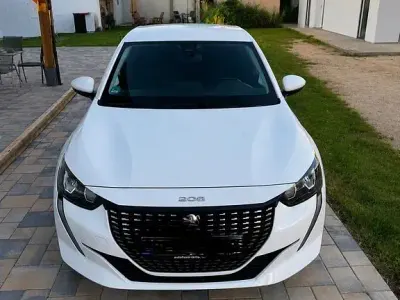 Gebraucht Peugeot 208 Active 101 PS (74 kW) 2021 Weiß Kleinwagen