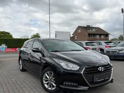 Gebraucht Hyundai i40 Trend 141 PS (103 kW) 2017 Phantom black / mic Kombi