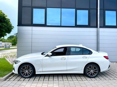 BMW 330e