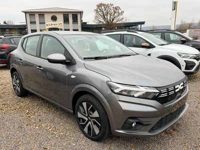 Neu Dacia Sandero Expression 91 PS (66 kW) 2025 Grau Limousine