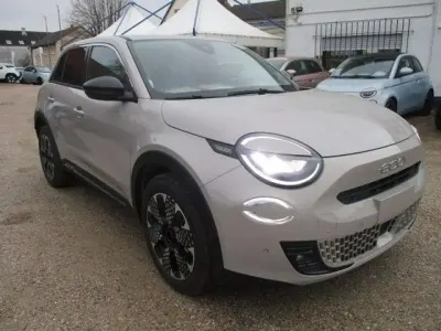 Gebraucht Fiat 600E La Prima 114 kW (156 PS) 2024 Sabbia beige Limousine