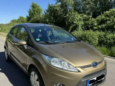 Gebraucht Ford Fiesta Titanium 82 PS (60 kW) 2012 Braun Limousine