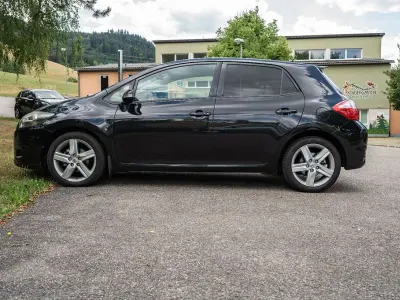 Gebraucht Toyota Auris Life 132 PS (97 kW) 2011 Schwarz Kleinwagen