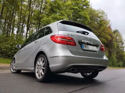 Gebraucht Mercedes B180 109 PS (80 kW) 2012 Silber Van / Kleinbus