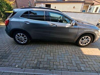 Gebraucht Mercedes GLA200 136 PS (100 kW) 2018 Grau SUV