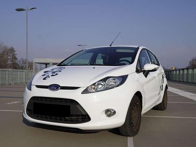 Usata Ford Fiesta Titanium 82 CV (60 kW) 2012 Bianco Berlina