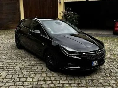 Gebraucht Opel Astra Innovation 110 PS (80 kW) 2017 Schwarz Kleinwagen