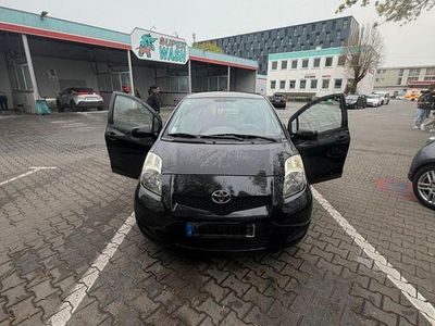 Brugt Toyota Yaris Cool 101 HK (74 kW) 2009 Sort Hatchback
