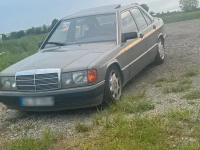 Gebraucht Mercedes 190 72 PS (52 kW) 1990 Andere farben Limousine