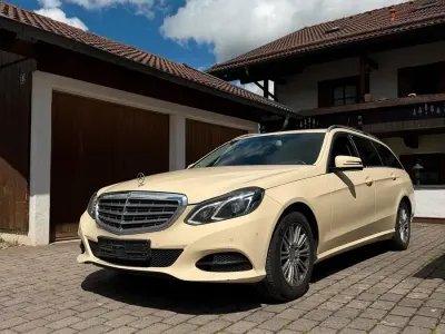 Używany Mercedes E200 136 KM (100 kW) 2016 Żółty Kombi