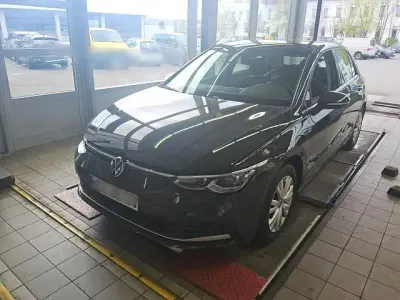 Gebraucht VW Golf VIII Style 190 PS (139 kW) 2024 Grau Limousine