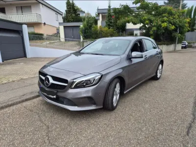 Gebraucht Mercedes A180 Urban 109 PS (80 kW) 2017 Grau Kleinwagen