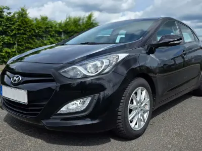 Gebraucht Hyundai i30 99 PS (72 kW) 2015 Schwarz Limousine