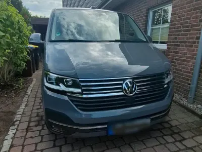 Gebraucht VW Multivan 204 PS (150 kW) 2022 Grau Van / Kleinbus