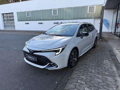 Neu Toyota Corolla Hybrid 178 PS (130 kW) 2025 Grau Kombi