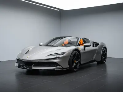 Gebraucht Ferrari SF90 999 PS (734 kW) 2024 Aluminium lucido Coupé