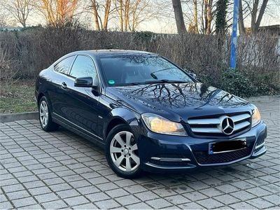 Gebraucht Mercedes C220 Avantgarde 170 PS (125 kW) 2011 Blau Coupé
