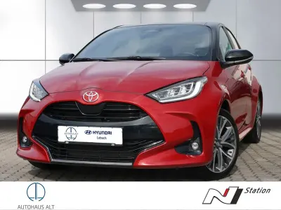 Gebraucht Toyota Yaris Hybrid Plus 92 PS (67 kW) 2024 Rot Limousine