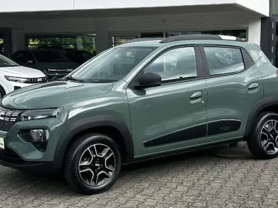 Gebraucht Dacia Spring Essentiel 33 kW (45 PS) 2023 Grün "flechtengrau" Kleinwagen
