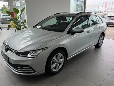 Gebraucht VW Golf VIII Life 110 PS (80 kW) 2023 Silber Limousine