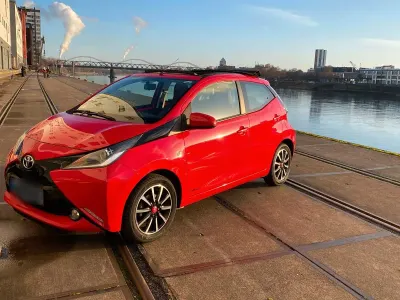 Używany Toyota Aygo 69 KM (50 kW) 2015 Czerwony Hatchback