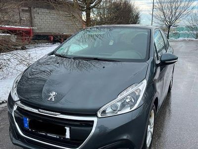 Grau Gebraucht 2018 Peugeot 208 Kleinwagen | 7.250 € (Fairer Preis)