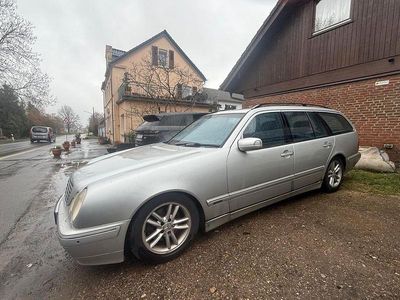 Gebraucht Mercedes E320 Avantgarde 224 PS (164 kW) 2001 Grau Limousine